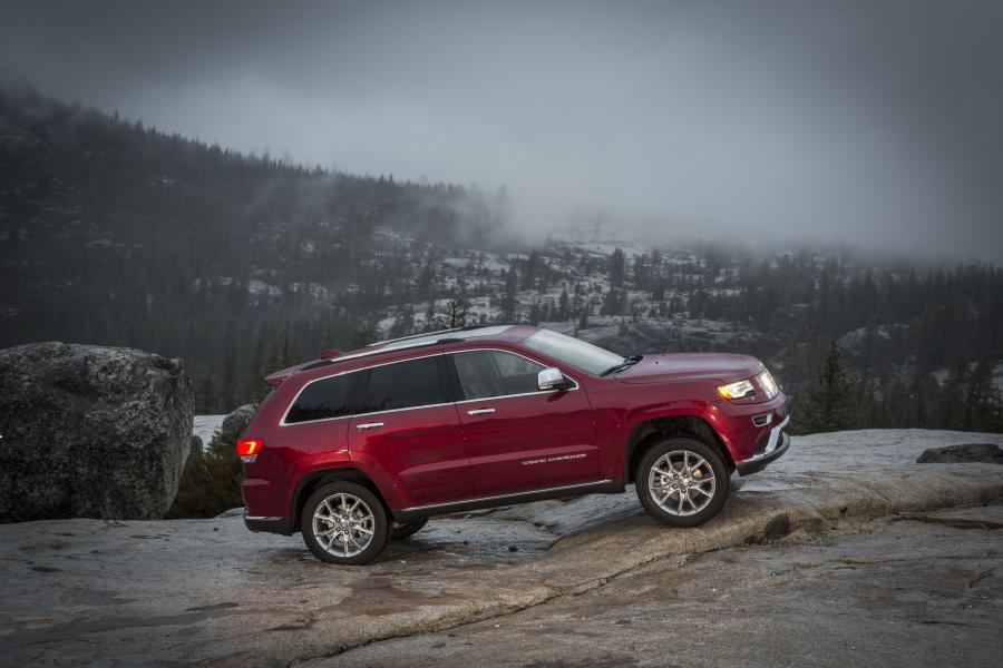  Jeep Grand Cherokee Summit 2014 года  (фото 32 из 61)